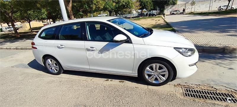 Usado Peugeot 308 SW Active 120 CV (88 kW) 2015 Blanco Familiar