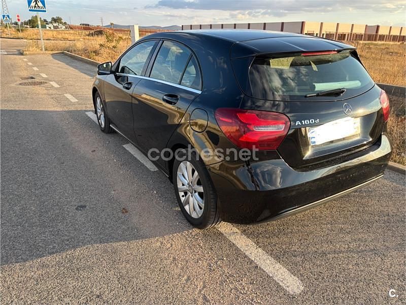 Usado Mercedes A180 109 CV (80 kW) 2016 Negro Berlina