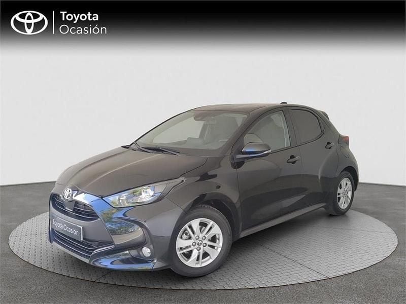 Negro Usado 2023 Toyota Yaris Edition Monovolumen | 17.990 € - Imagen 1/4