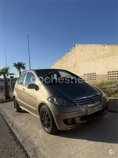 Usado Mercedes A180 Classic 109 CV (80 kW) 2005 Beige Monovolumen