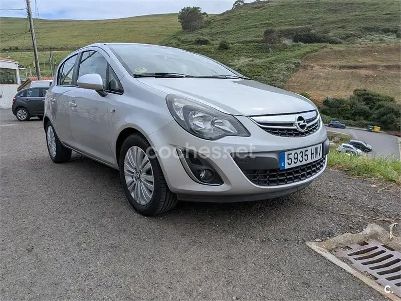 Usado Opel Corsa Selective 75 CV (55 kW) 2014 Gris / plata Utilitario