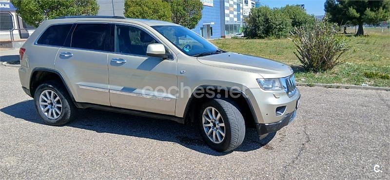 Usado Jeep Grand Cherokee Overland 241 CV (177 kW) 2011 Beige SUV