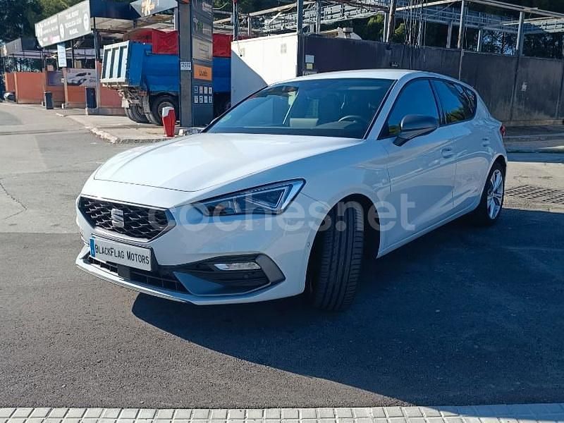 Blanco Usado 2025 Seat Leon FR Berlina | 22.800 € (Buen precio) - Imagen 1/4