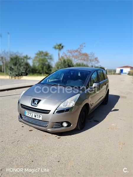 Usado Peugeot 5008 Access 112 CV (82 kW) 2012 Beige Monovolumen