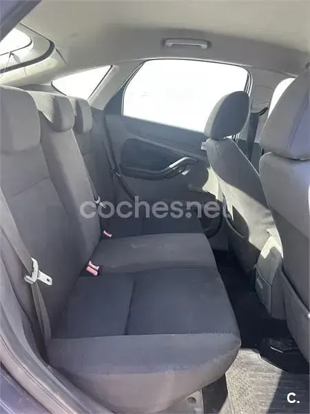 Usado Ford Focus Sport 115 CV (84 kW) 2005 Azul Berlina