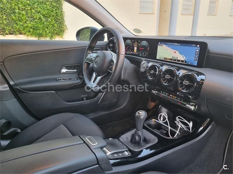 Usado Mercedes A180 116 CV (85 kW) 2020 Azul Berlina