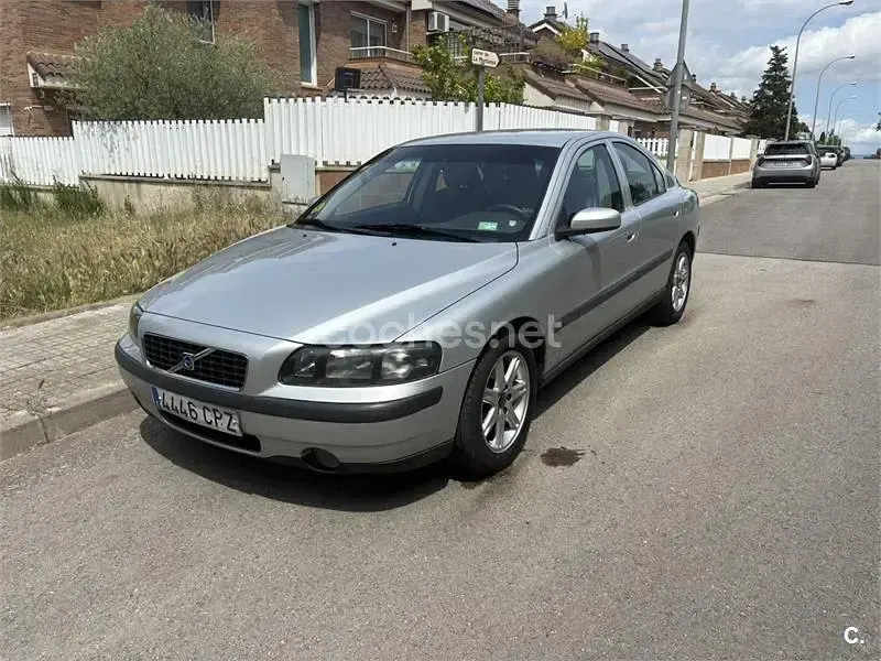 Usado Volvo S60 170 CV (125 kW) 2003 Gris / plata Berlina