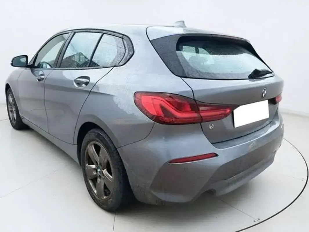 Usado BMW 116 116 CV (85 kW) 2022 Gris Utilitario