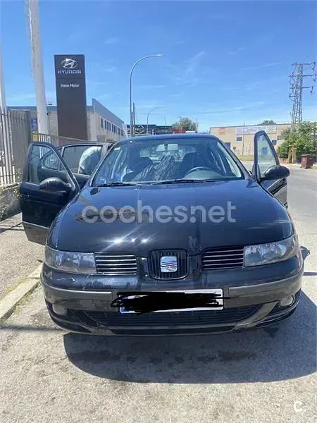 Usado Seat Leon Stella 110 CV (80 kW) 2002 Negro Utilitario