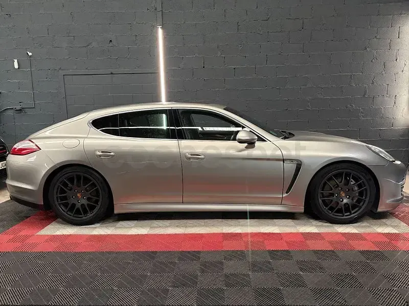 Käytetty Porsche Panamera 400 HP (294 kW) 2010 Harmaa Viistoperä