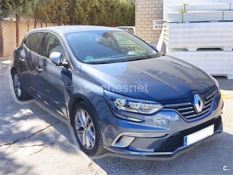 Usado Renault Mégane GT Line GT-Line 130 CV (95 kW) 2017 Gris / plata Berlina