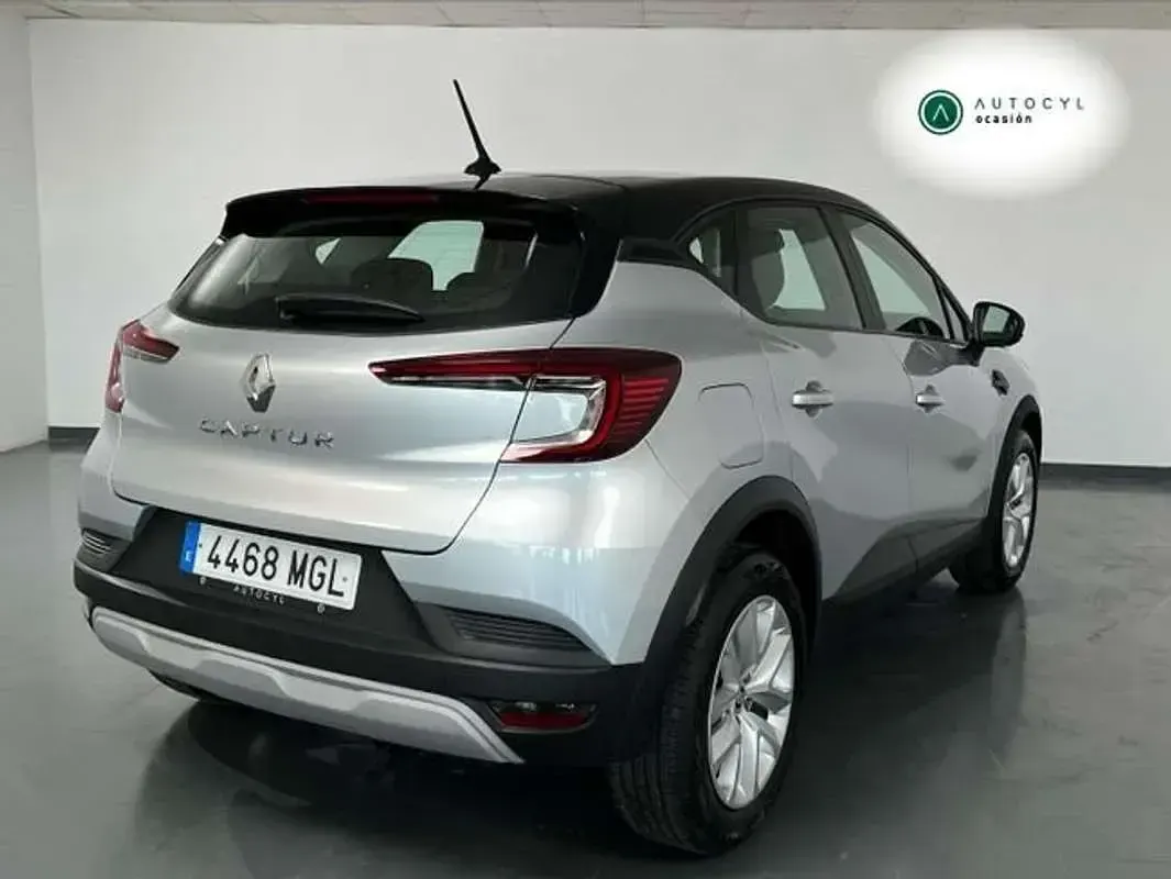 Usado Renault Captur Equilibre 91 CV (66 kW) 2023 Gris SUV