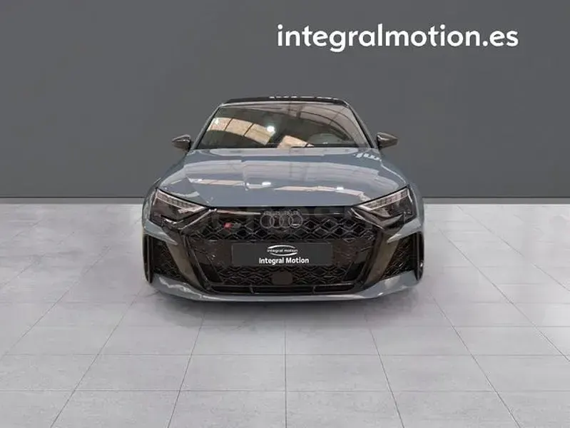 Usado Audi RS3 Business 400 CV (294 kW) 2025 Gris / plata Berlina