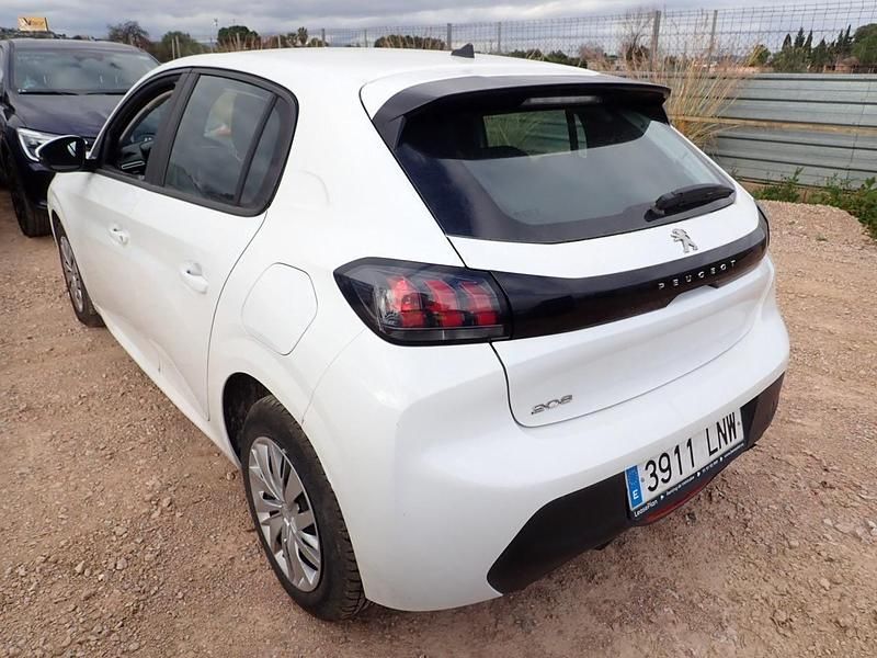 Usado Peugeot 208 Active 100 CV (73 kW) 2021 Blanco Utilitario