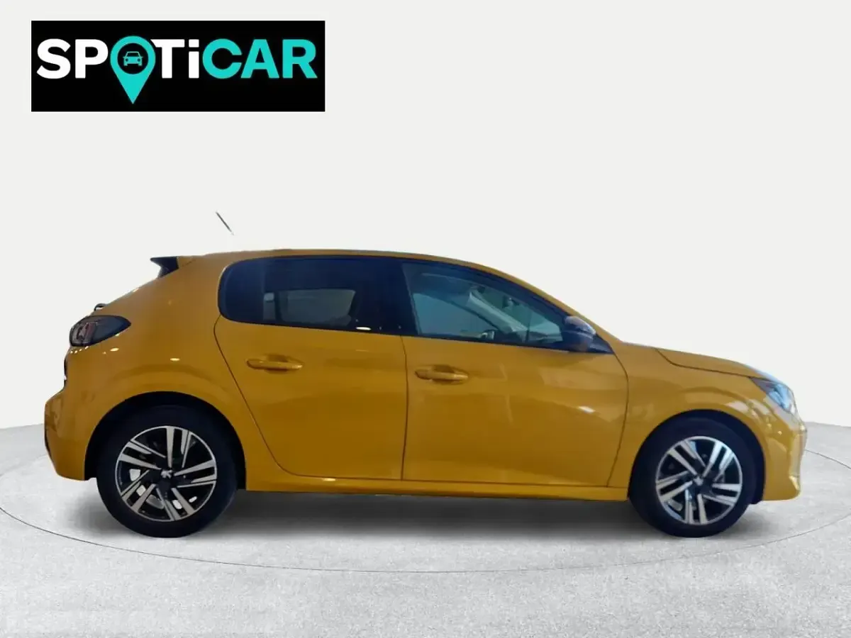 Usado Peugeot 208 Allure 100 CV (73 kW) 2023 Dorado Utilitario