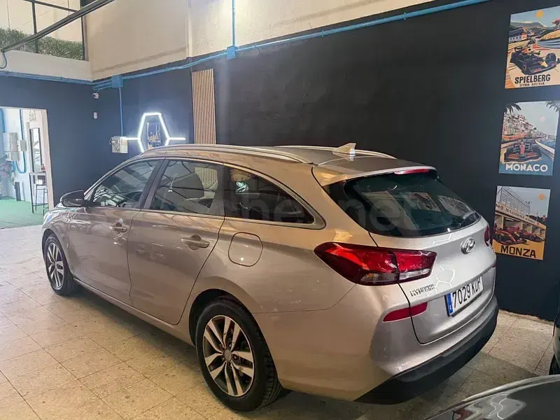 Usado Hyundai i30 140 CV (102 kW) 2017 Gris / plata Familiar