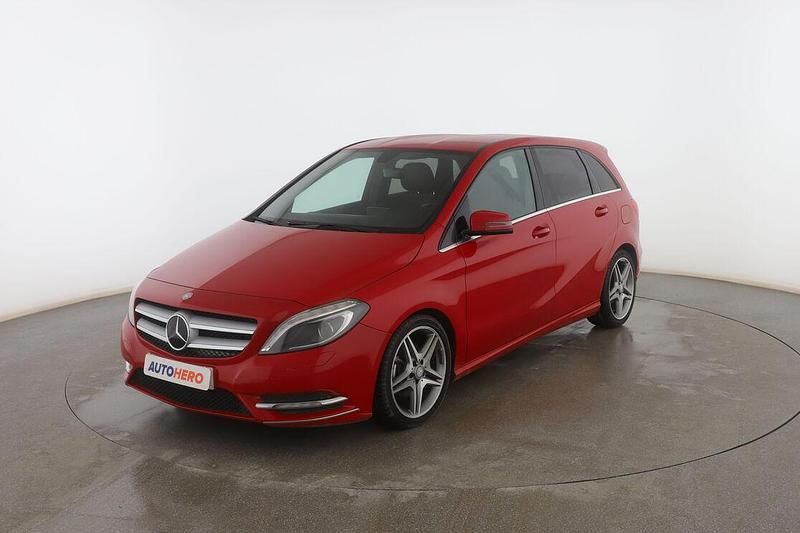 Usado Mercedes B180 110 CV (80 kW) 2013 Rojo Monovolumen
