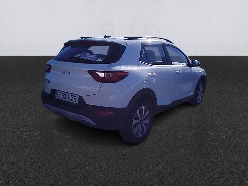 Usado Kia Stonic 100 CV (73 kW) 2022 Blanco SUV