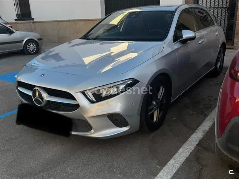 Usado Mercedes A180 116 CV (85 kW) 2020 Gris / plata Berlina