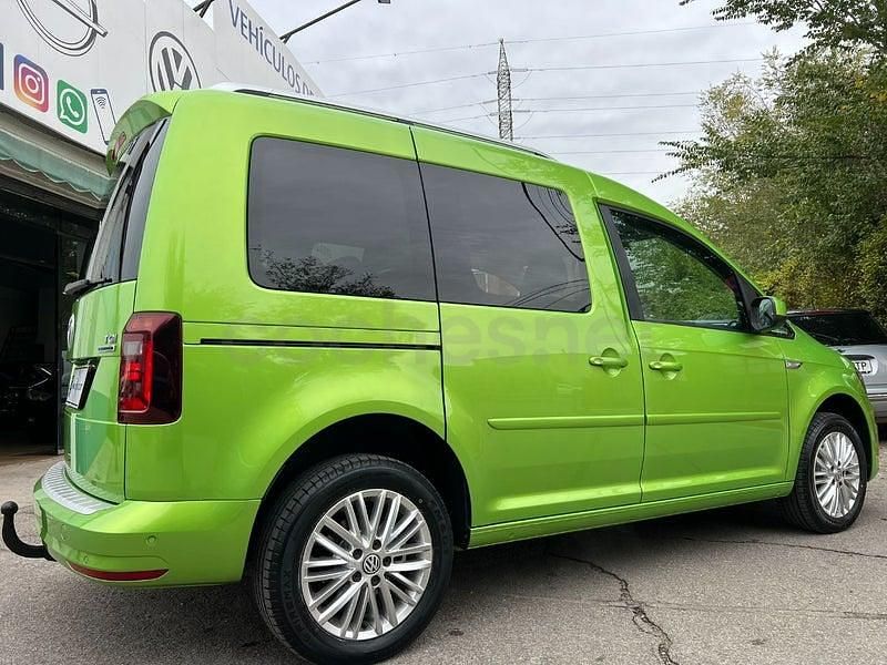 Usado VW Caddy Trendline 110 CV (80 kW) 2018 Verde Monovolumen