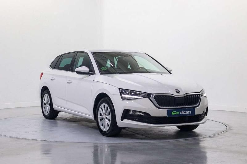 Usado Skoda Scala Selection 116 CV (85 kW) 2023 Blanco Utilitario