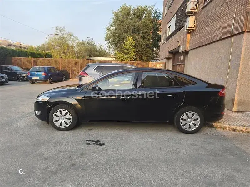 Usado Ford Mondeo Trend 140 CV (102 kW) 2008 Negro Berlina
