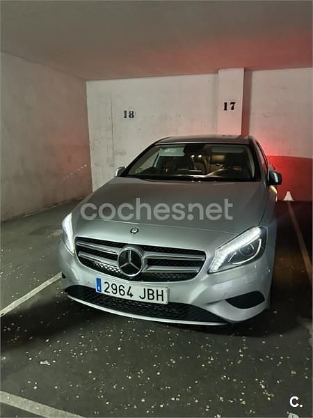 Usado Mercedes A180 Style 109 HP (80 kW) 2014 Cinzento Sedan
