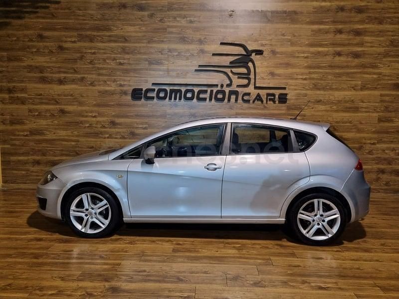 Usado Seat Leon Style 105 CV (77 kW) 2011 Gris / plata Utilitario