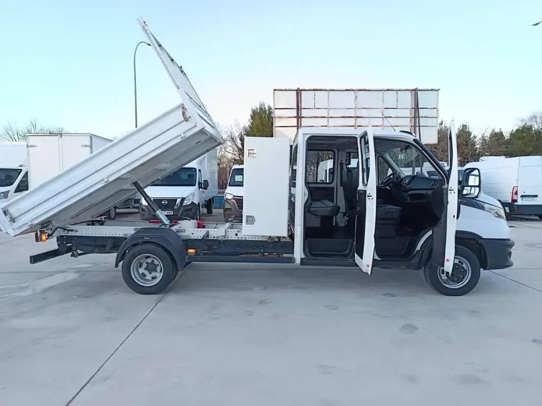 Usado Iveco Daily 140 CV (102 kW) 2021 Blanco Van