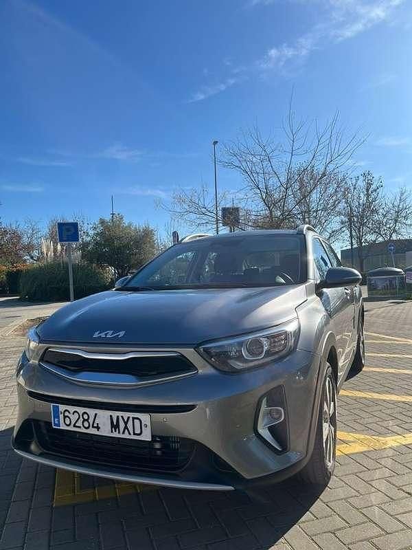 Usado Kia Stonic 101 CV (74 kW) 2024 Gris SUV