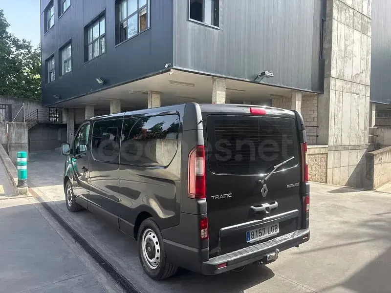 Usado Renault Trafic 120 CV (88 kW) 2020 Negro Monovolumen