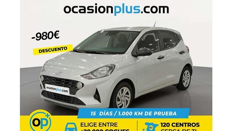 Usado Hyundai i10 67 CV (49 kW) 2022 Plateado Utilitario