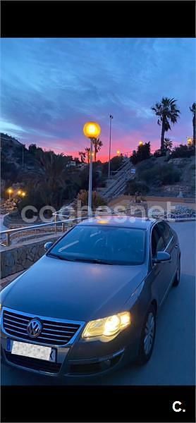 Usado VW Passat Advance 140 CV (102 kW) 2006 Gris / plata Familiar