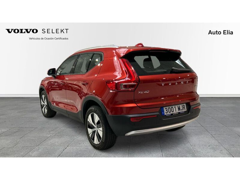 Usado Volvo XC40 Plus 163 CV (119 kW) 2023 Rojo SUV
