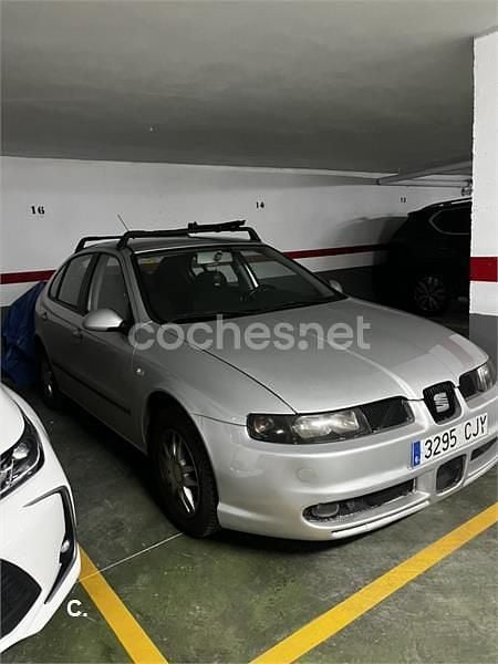 Usado Seat Leon 90 CV (66 kW) 2003 Gris / plata Utilitario