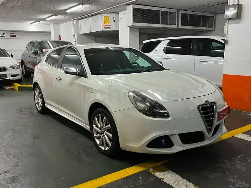Usado Alfa Romeo Giulietta Distinctive 140 CV (102 kW) 2012 Blanco Utilitario