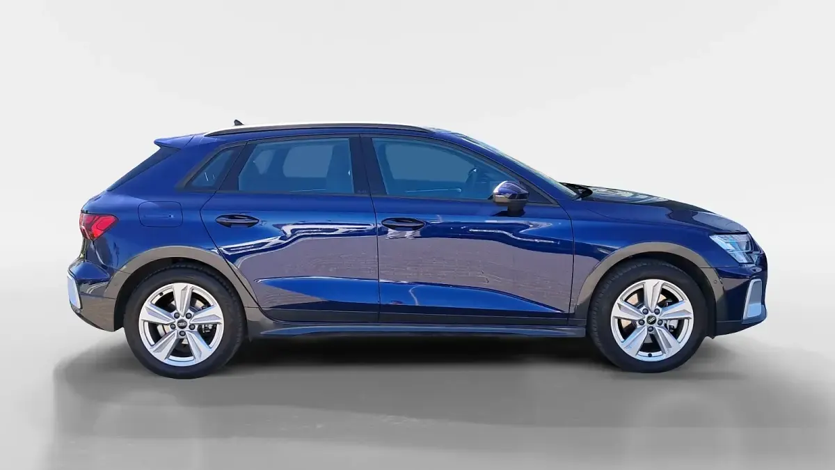Usado Audi A3 Advanced 150 CV (110 kW) 2025 Azul Berlina