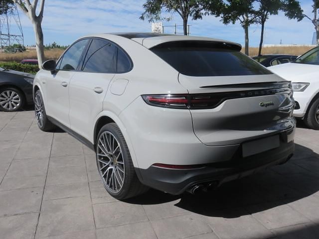 Usado Porsche Cayenne 462 CV (339 kW) 2021 Gris SUV