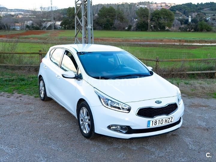 Blanco Usado 2014 Kia Ceed Utilitario | 6990 € (Precio justo) - Imagen 1/4