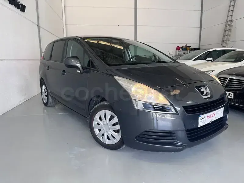 Usado Peugeot 5008 Active 112 CV (82 kW) 2011 Gris / plata Monovolumen