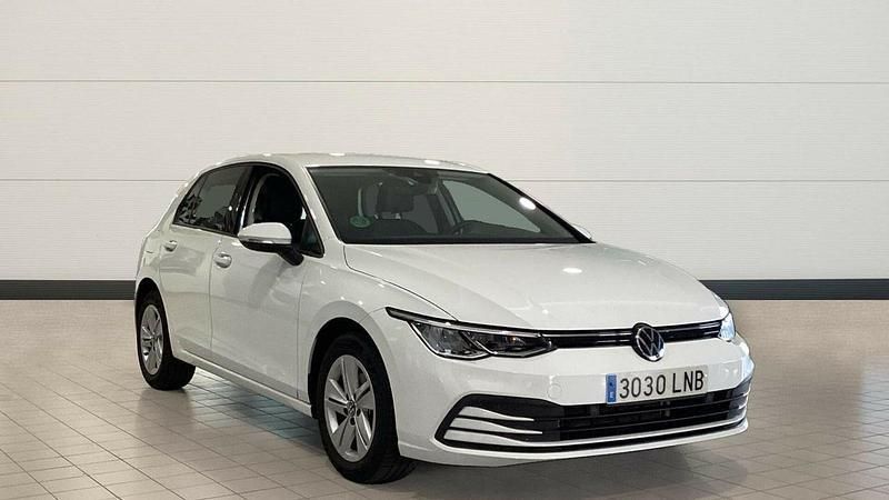 Blanco Usado 2021 VW Golf VIII Berlina | 21.500 € (Un poco caro) - Imagen 1/4