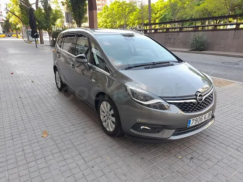 Usado Opel Zafira Excellence 140 CV (102 kW) 2018 Gris / plata Monovolumen