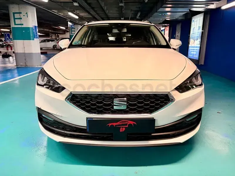 Usado Seat Leon Reference 115 CV (84 kW) 2022 Blanco Familiar