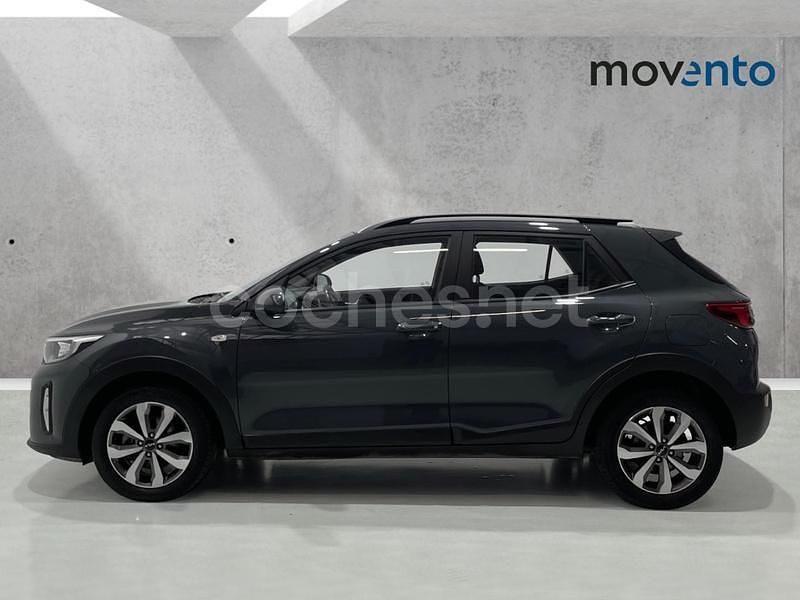 Usado Kia Stonic 100 CV (73 kW) 2021 Gris / plata SUV