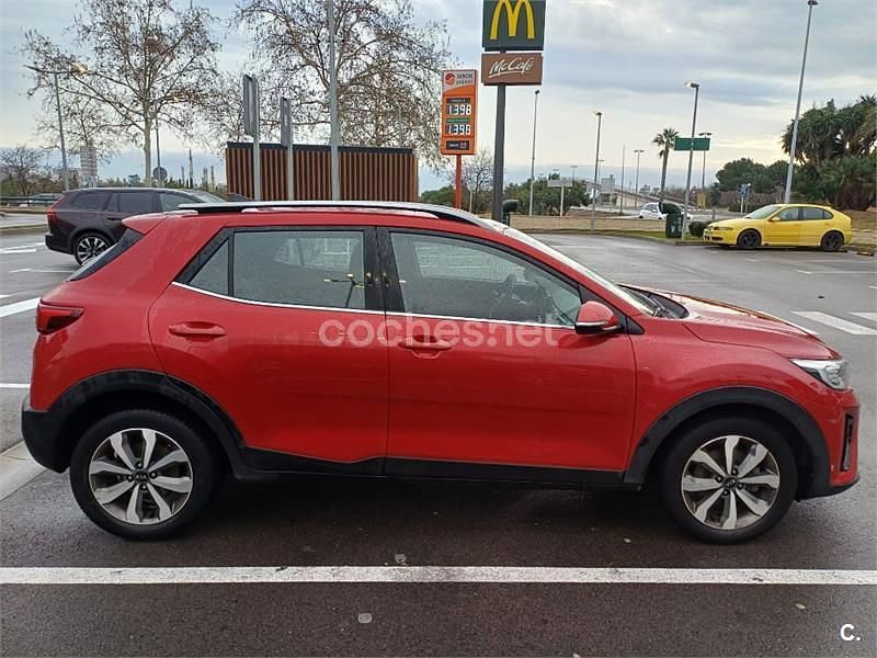 Usado Kia Stonic 120 CV (88 kW) 2021 Rojo SUV