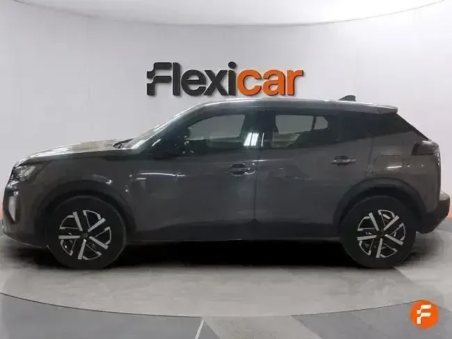 Usado Peugeot 2008 Active 100 CV (73 kW) 2023 Gris SUV