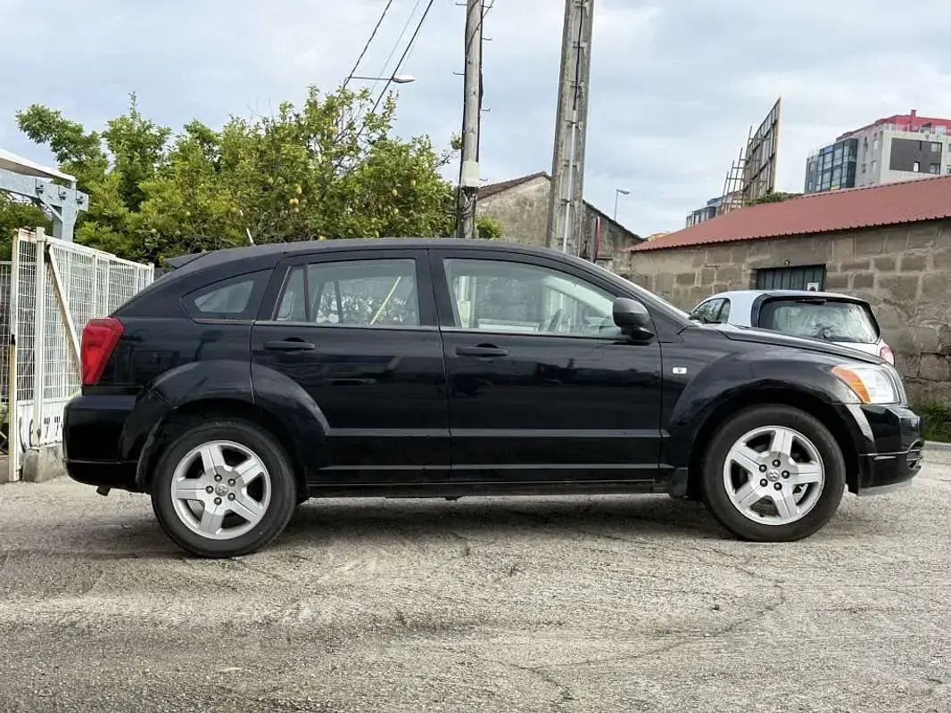 Usado Dodge Caliber 140 CV (102 kW) 2007 Negro Utilitario