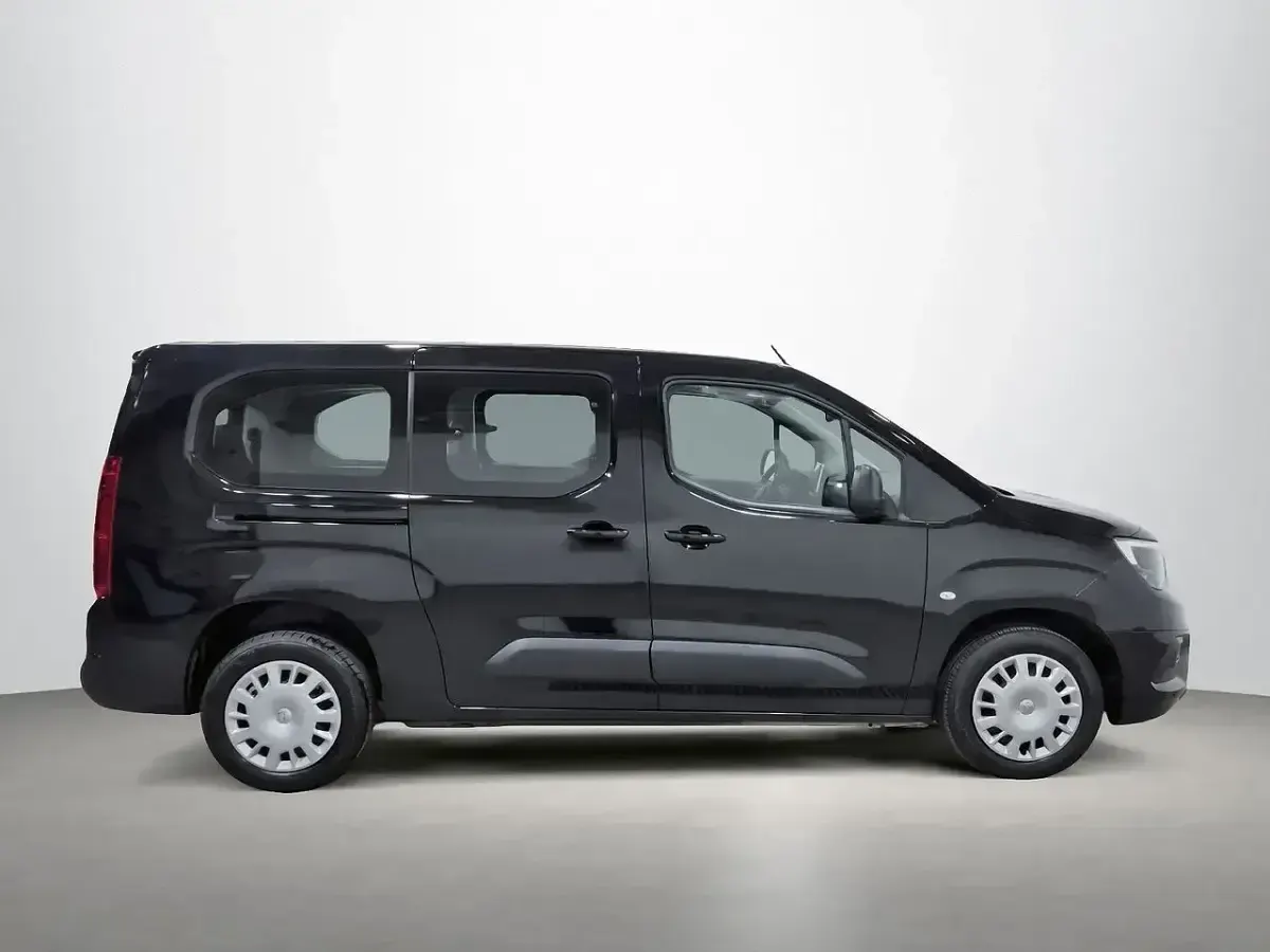 Usado Opel Combo S 102 CV (75 kW) 2022 Negro Monovolumen