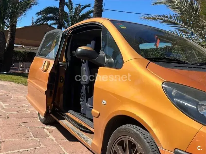Usado Peugeot 1007 75 CV (55 kW) 2008 Naranja Monovolumen