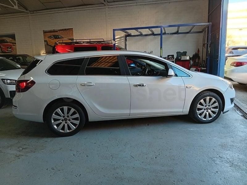 Usado Opel Astra Business 110 CV (80 kW) 2013 Blanco Familiar